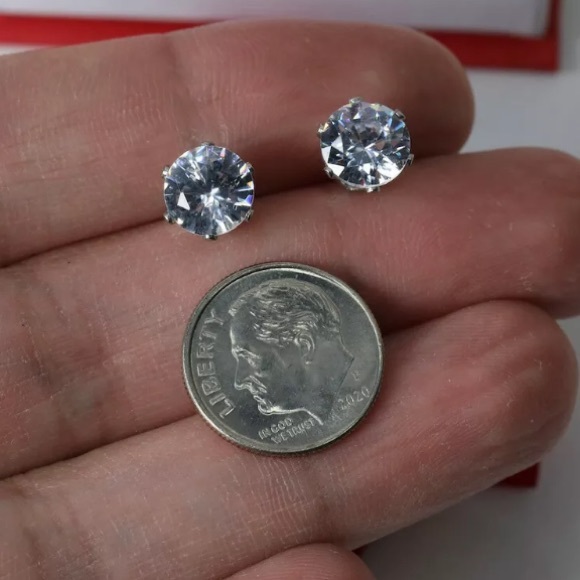 NEW Cubic Zirconia Diamond Stud Earrings - Picture 5 of 11